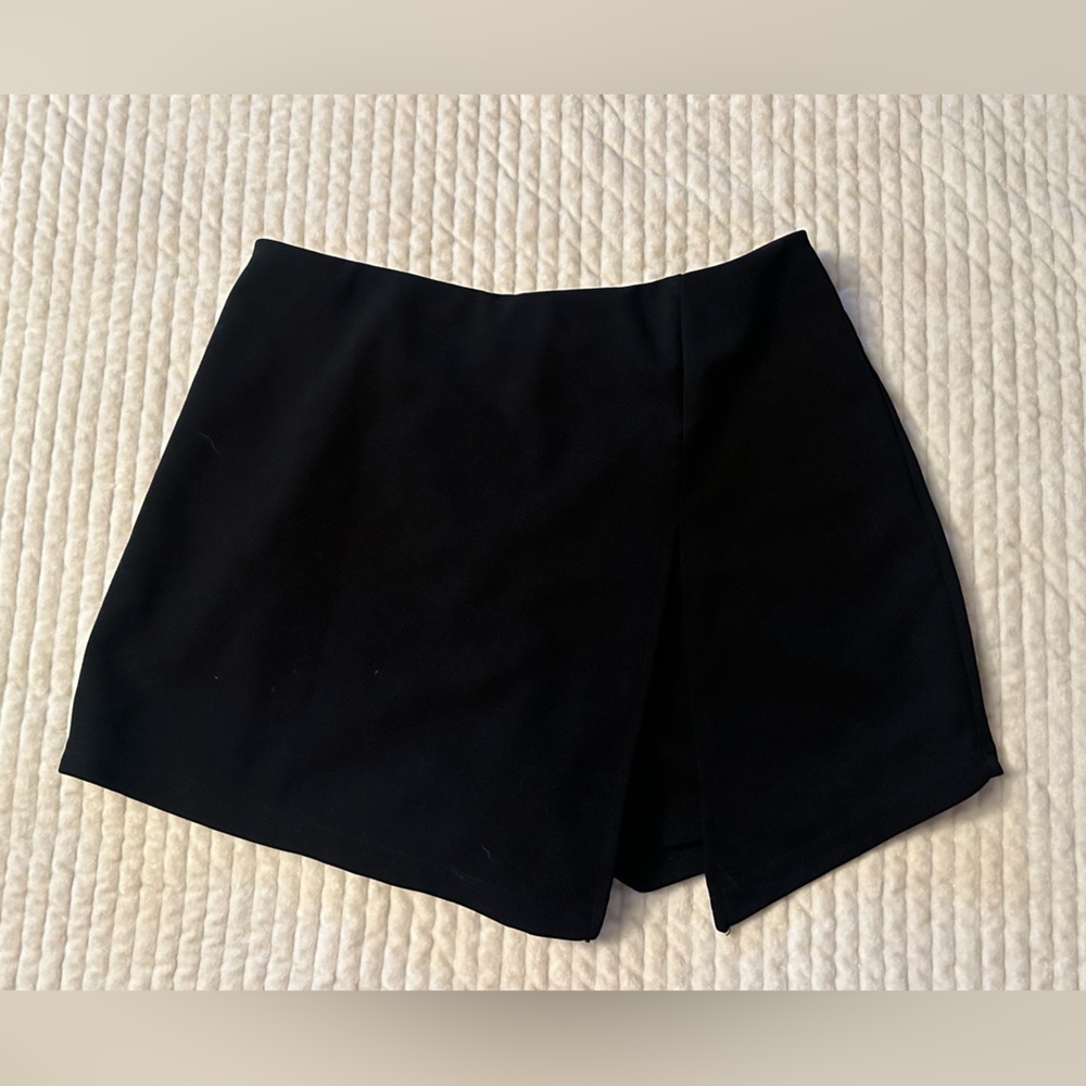 Black Skort